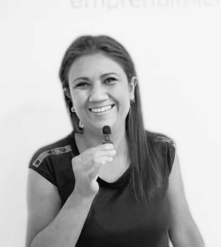 Retrato en blanco y negro de un emprendedor del Programa Génesis.